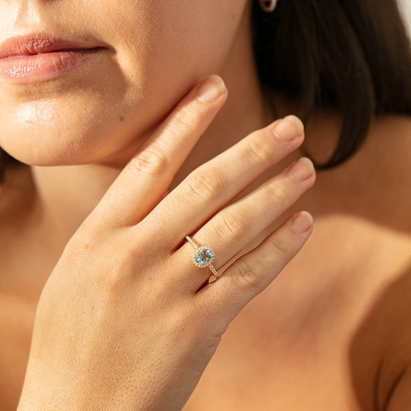 18ct Yellow Gold Aquamarine & Diamond Mini Sierra Ring-Ring-Walker & Hall