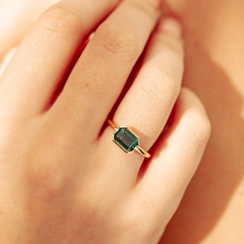 18ct Yellow Gold Green Sapphire Elle Ring-Ring-Walker & Hall