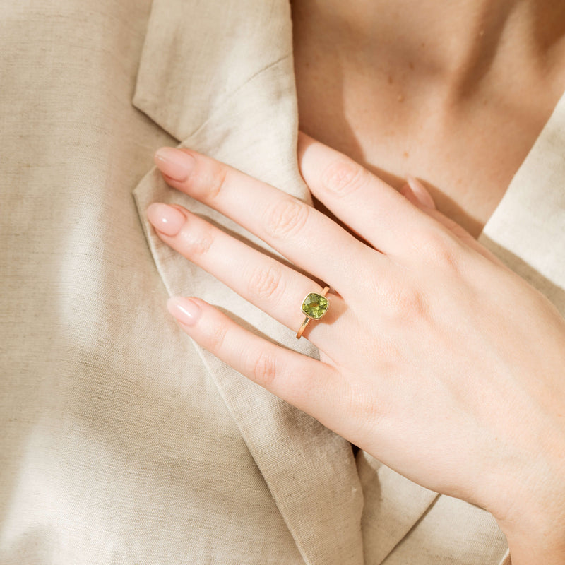 18ct Yellow Gold Peridot Ring-Ring-Walker & Hall