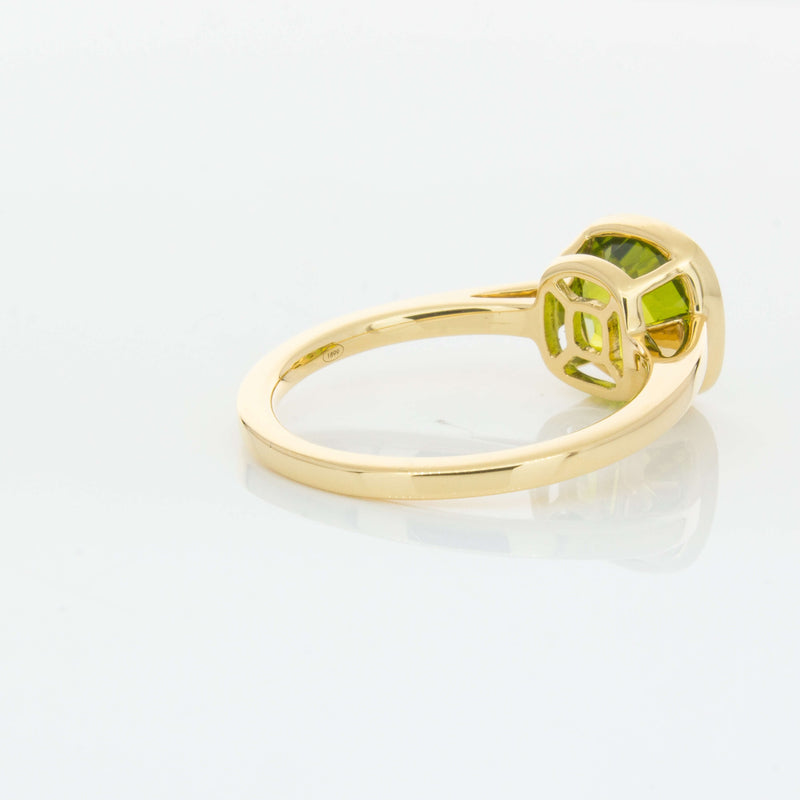 18ct Yellow Gold Peridot Ring-Ring-Walker & Hall
