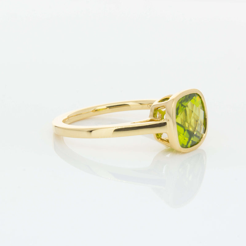 18ct Yellow Gold Peridot Ring-Ring-Walker & Hall