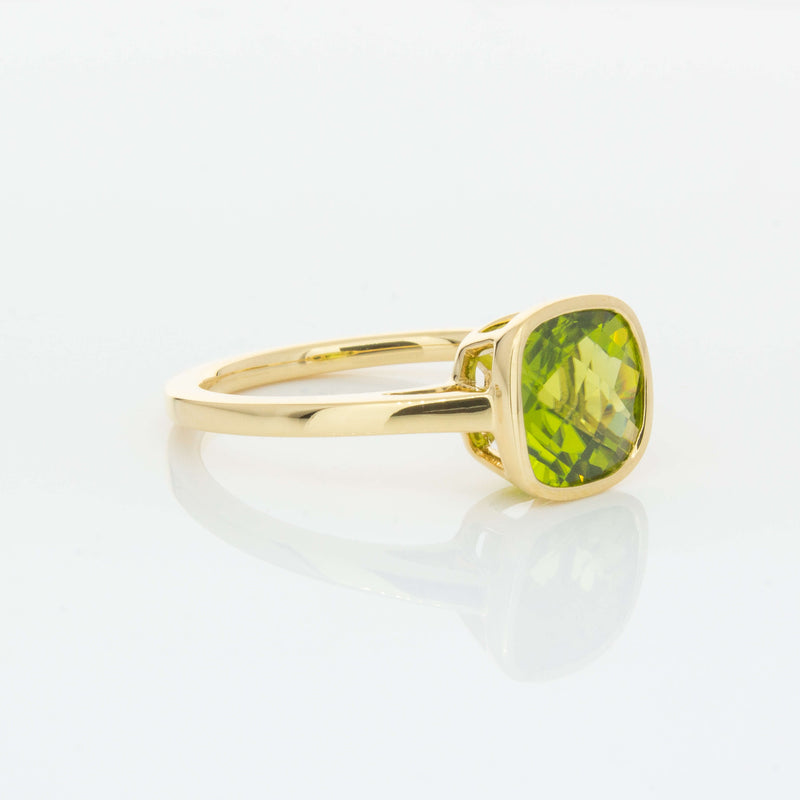 18ct Yellow Gold Peridot Ring-Ring-Walker & Hall