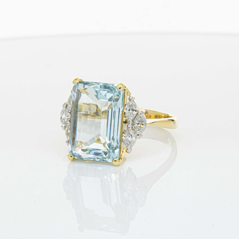 Deja Vu 18ct Yellow Gold 19.00ct Aquamarine & Diamond Ring-Ring-Walker & Hall