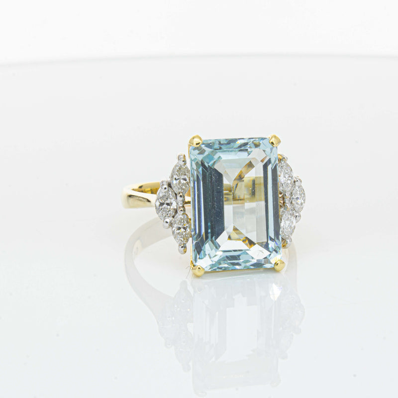 Deja Vu 18ct Yellow Gold 19.00ct Aquamarine & Diamond Ring-Ring-Walker & Hall