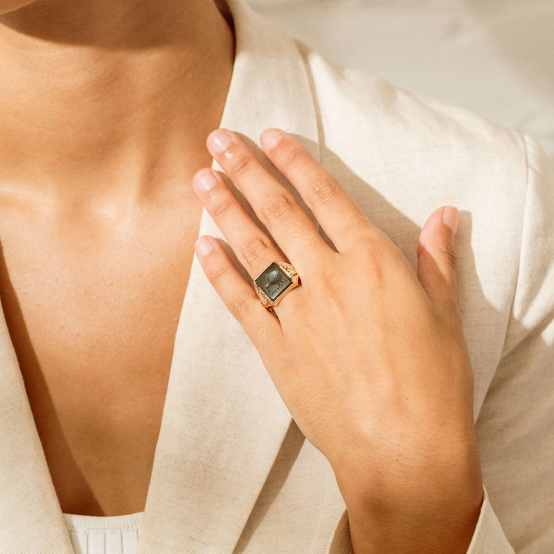 Vintage 8ct Yellow Gold Greenstone & Diamond Kiwi Ring-Ring-Walker & Hall