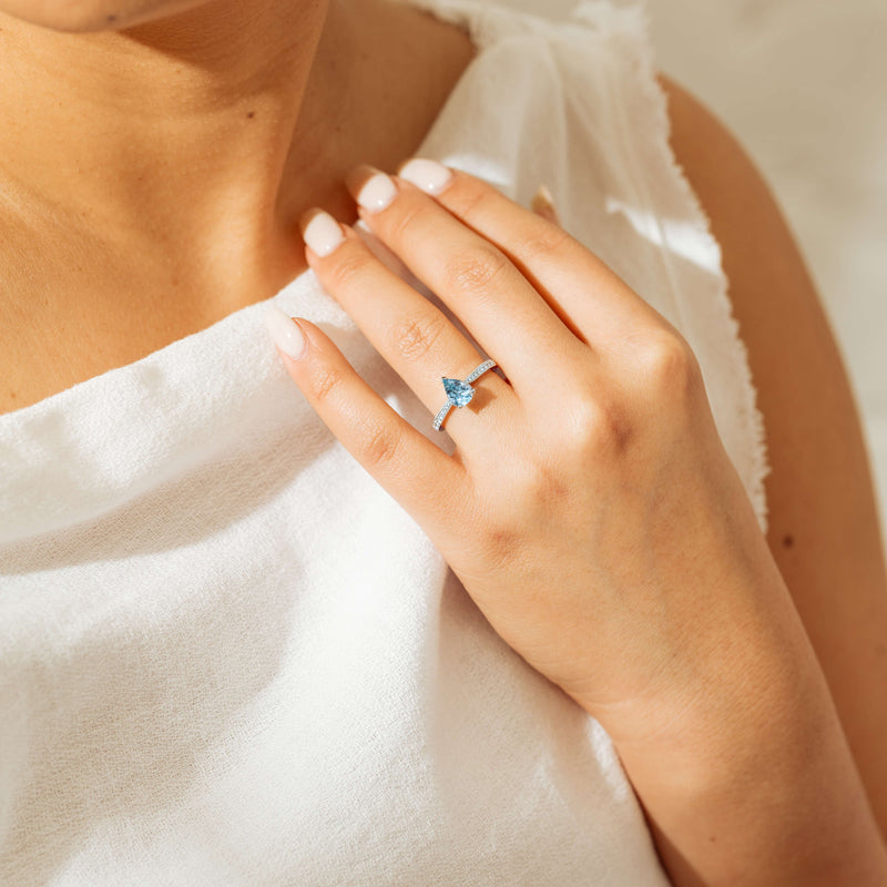 18ct White Gold .81ct Aquamarine & Diamond Zenith Ring-Ring-Walker & Hall