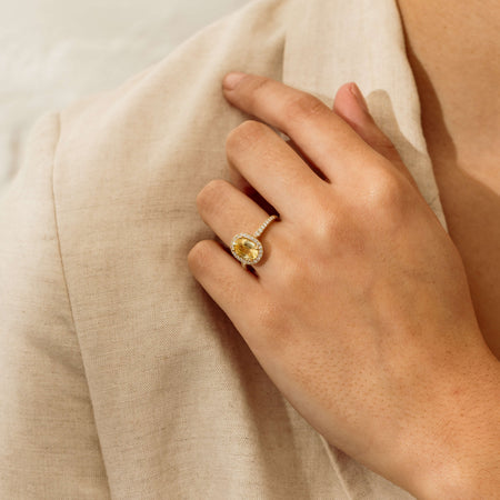 18ct Yellow Gold 2.10ct Golden Sapphire & Diamond Sierra Ring - Ring - Walker & Hall