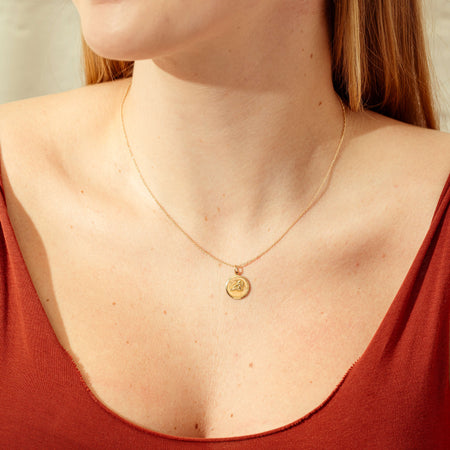 Deja Vu 9ct Yellow Gold Aquarius Symbol Charm-Charm-Walker & Hall