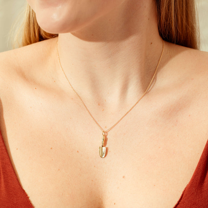 Deja Vu 9ct Yellow Gold Gardening Trowel Charm-Charm-Walker & Hall