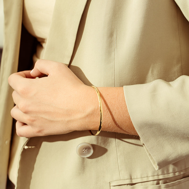 18ct Yellow Gold 4mm Bangle-Bracelet-Walker & Hall