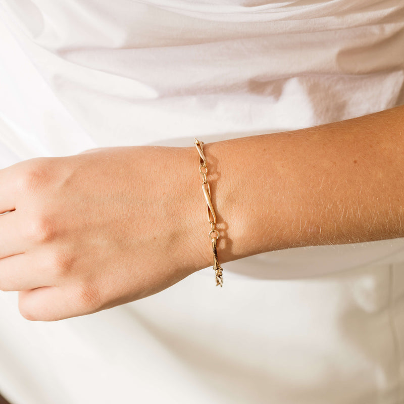 Deja Vu 9ct Yellow Gold Twist Link Bracelet-Bracelet-Walker & Hall
