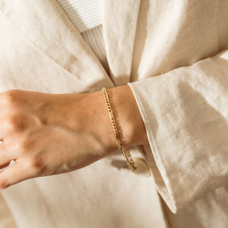 Deja Vu 9ct Yellow Gold Fetter Link Bracelet - Bracelet - Walker & Hall