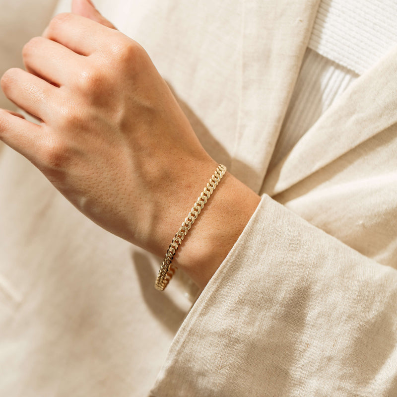 Deja Vu 9ct Yellow Gold Textured Curb Link Bracelet 18cm - Bracelet - Walker & Hall