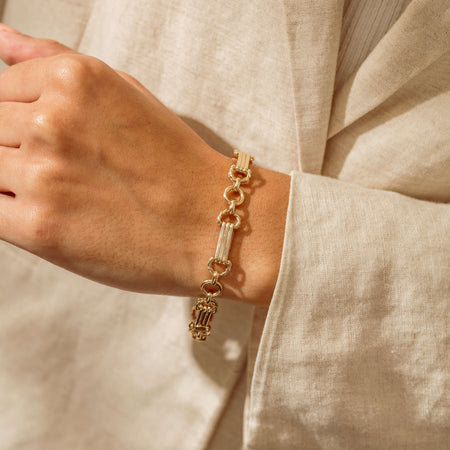 Deja Vu 9ct Yellow Gold Stirrup Link Bracelet 20cm - Bracelet - Walker & Hall