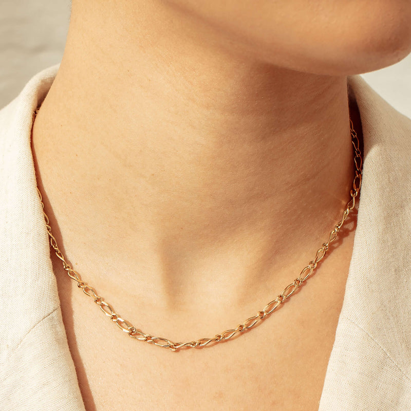 Deja Vu 9ct Yellow Gold Figaro Chain 43cm - Necklace - Walker & Hall