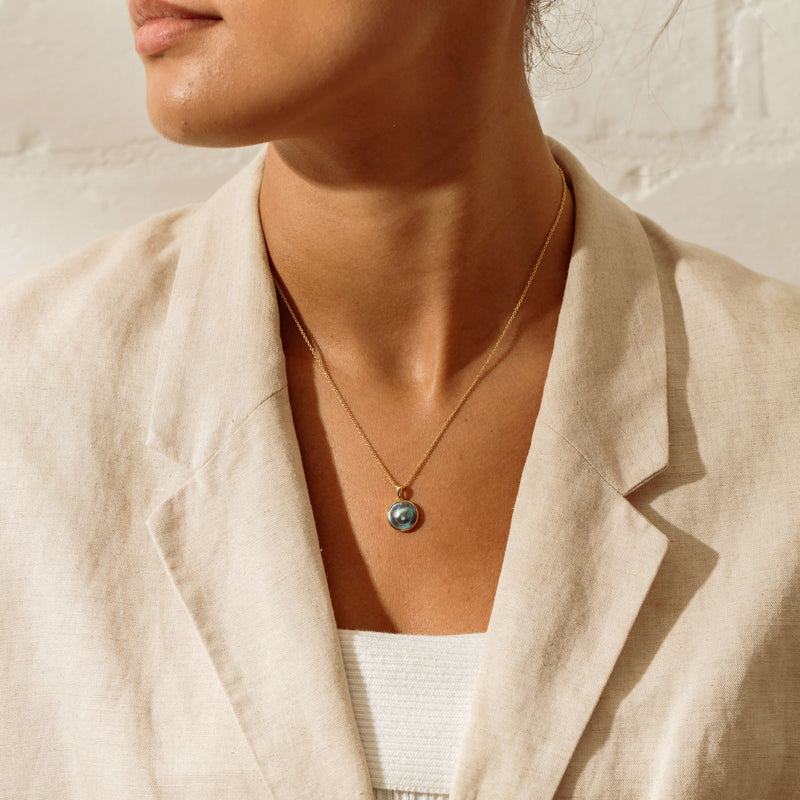 18ct Yellow Gold 11mm Paua Pearl Pendant - Necklace - Walker & Hall