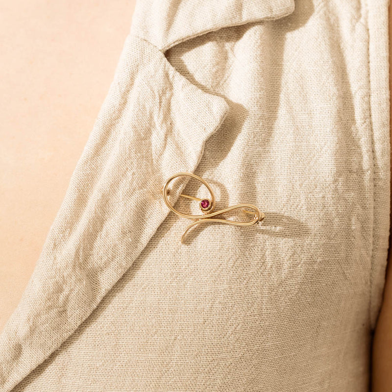 Deja Vu 9ct Yellow Gold Synthetic Ruby Brooch-Brooch-Walker & Hall