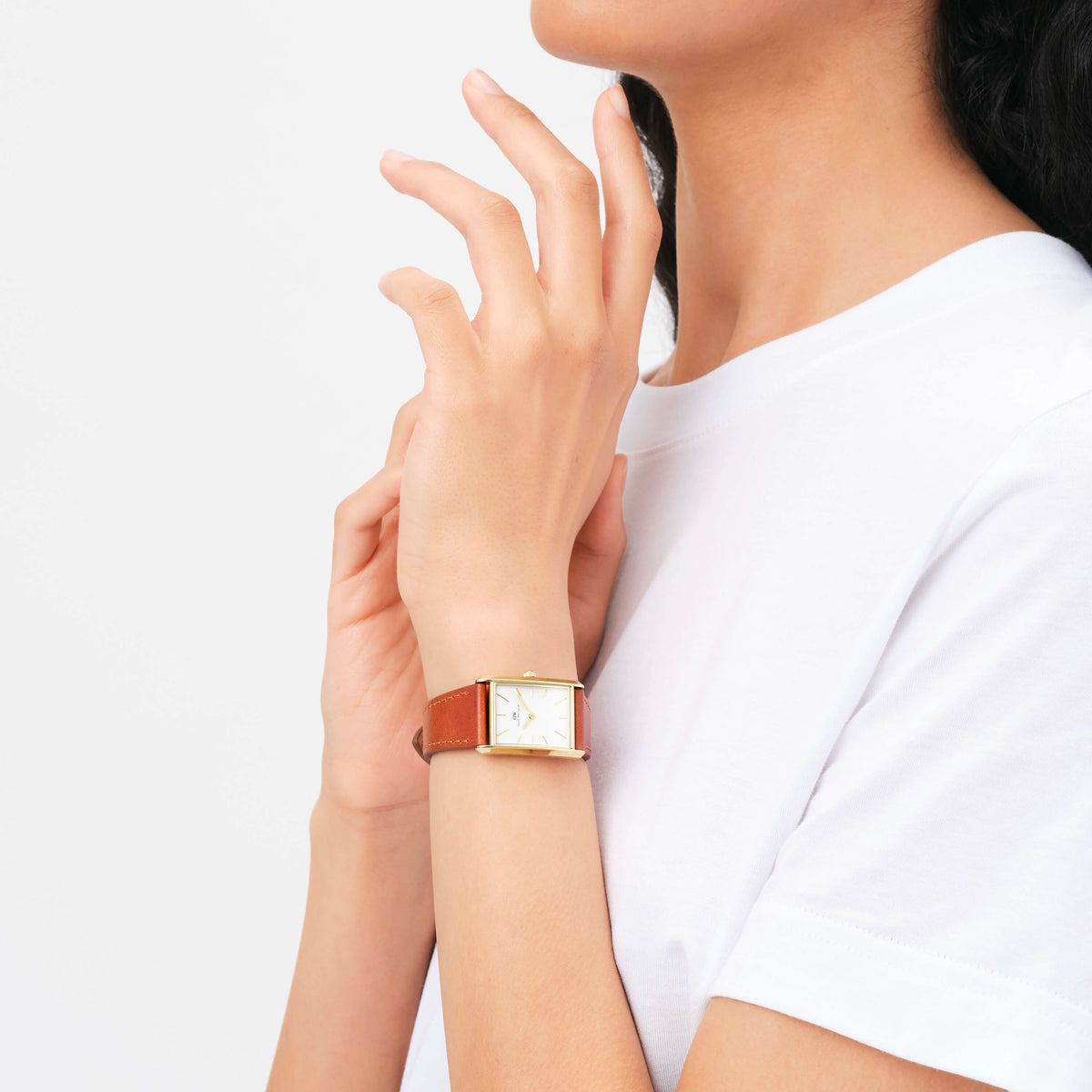 Model wearing Daniel Wellington watch with leather strap
