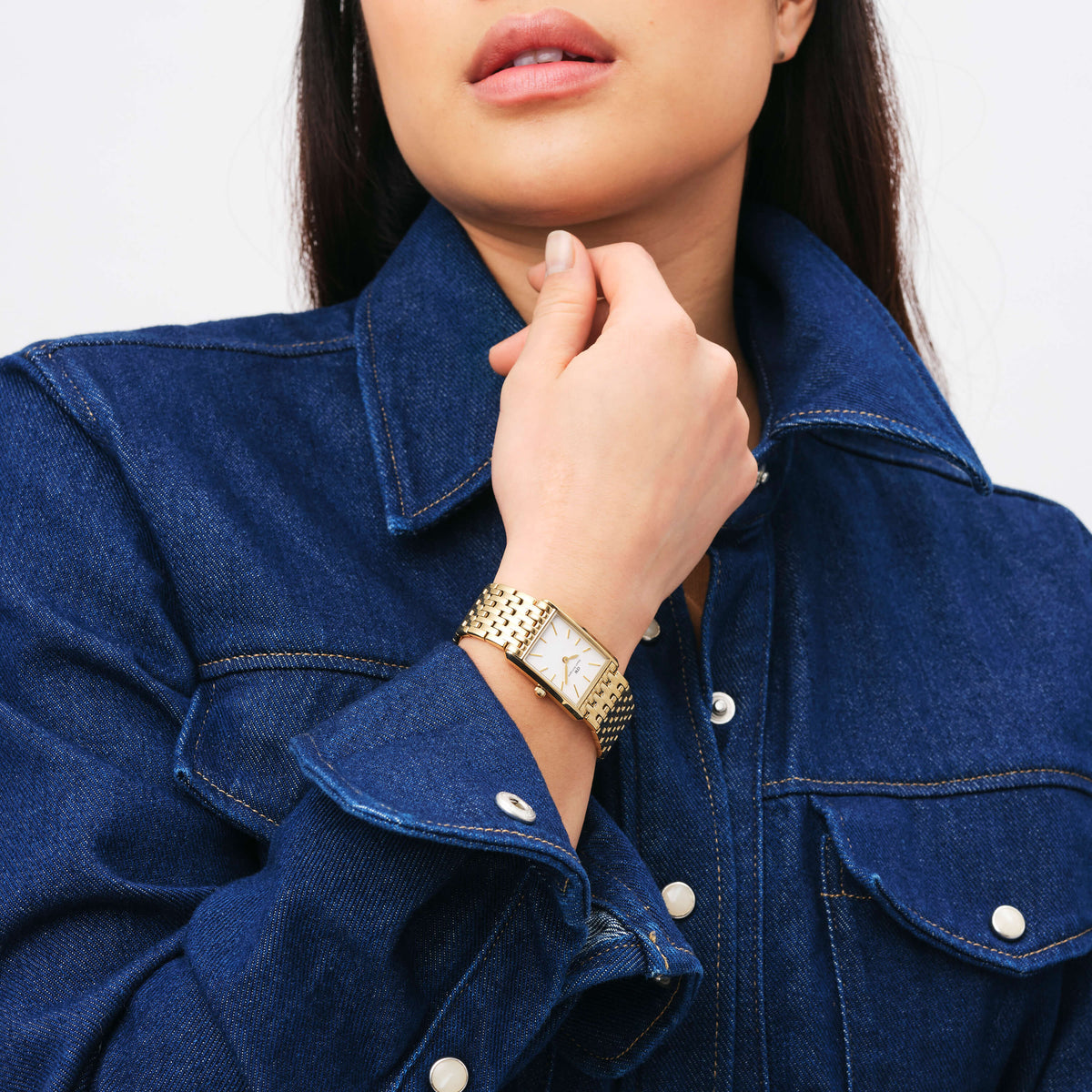 Model wearing Daniel Wellington watch