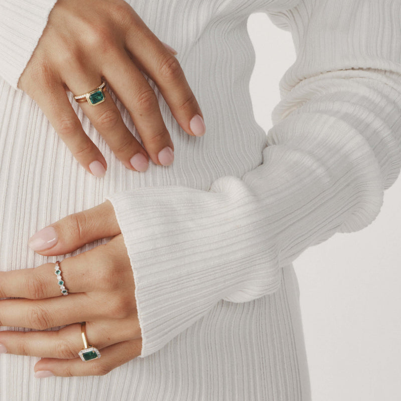 18ct White Gold Emerald & Diamond Deco Band-Ring-Walker & Hall