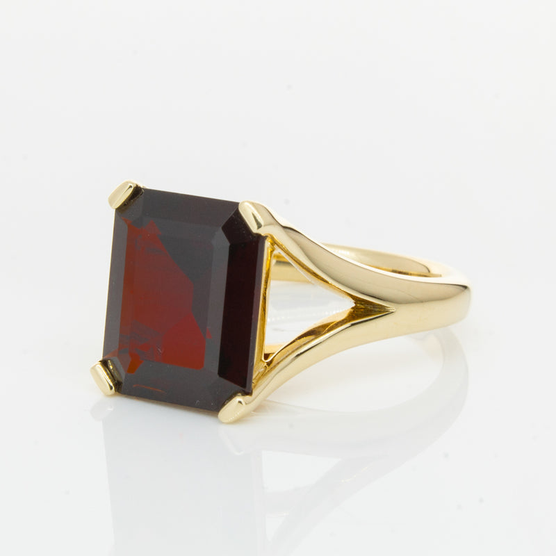 14ct Yellow Gold Garnet Verona Ring-Ring-Walker & Hall