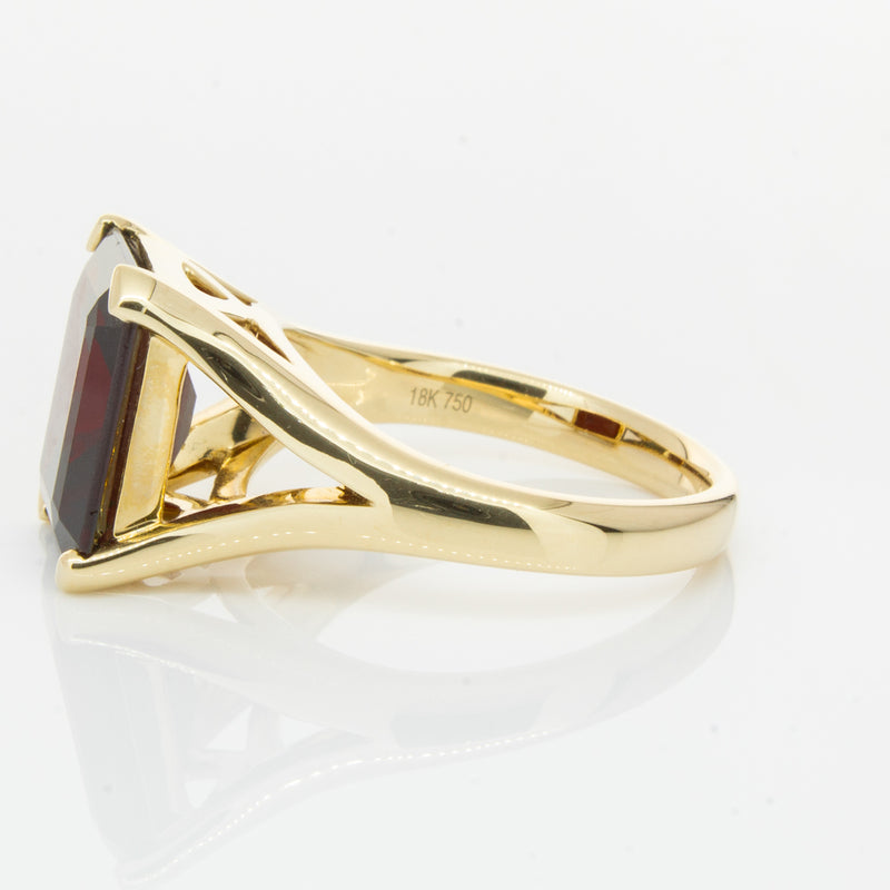 14ct Yellow Gold Garnet Verona Ring-Ring-Walker & Hall