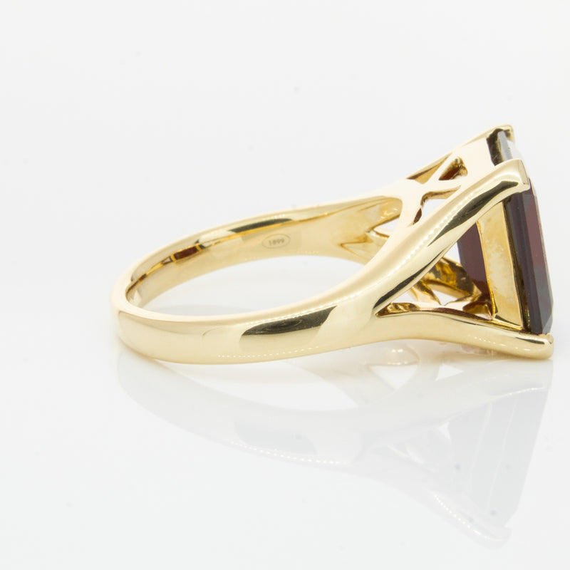 14ct Yellow Gold Garnet Verona Ring-Ring-Walker & Hall