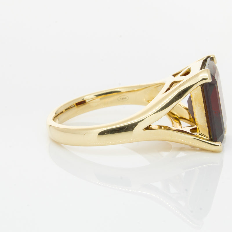 14ct Yellow Gold Garnet Verona Ring-Ring-Walker & Hall