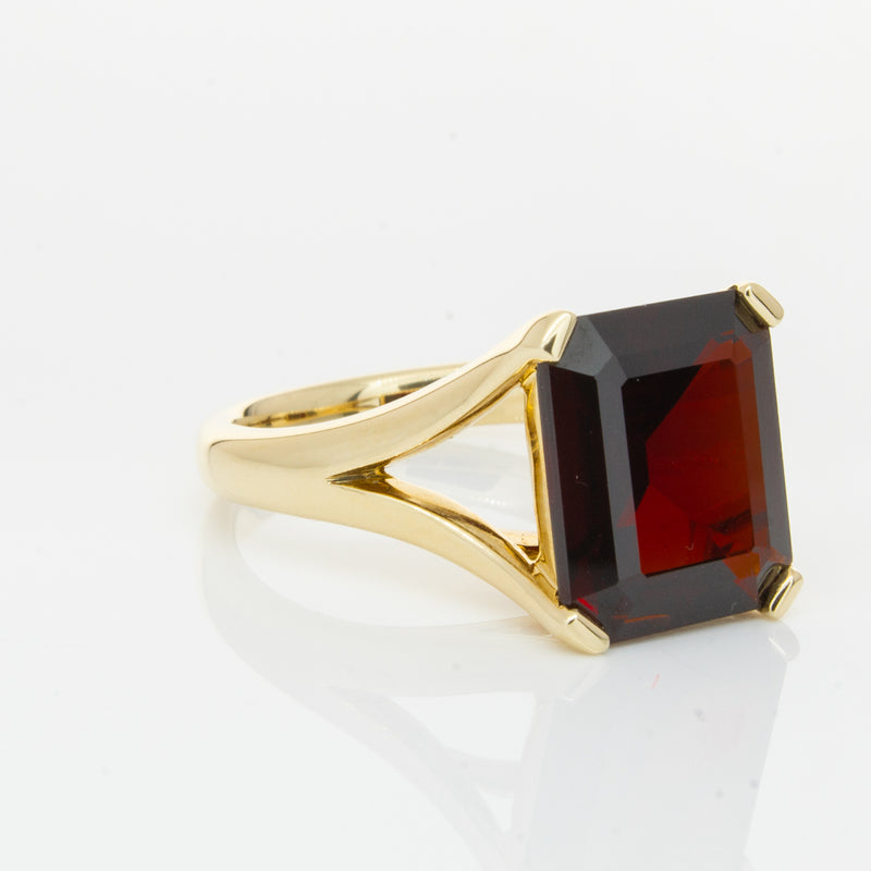 14ct Yellow Gold Garnet Verona Ring-Ring-Walker & Hall