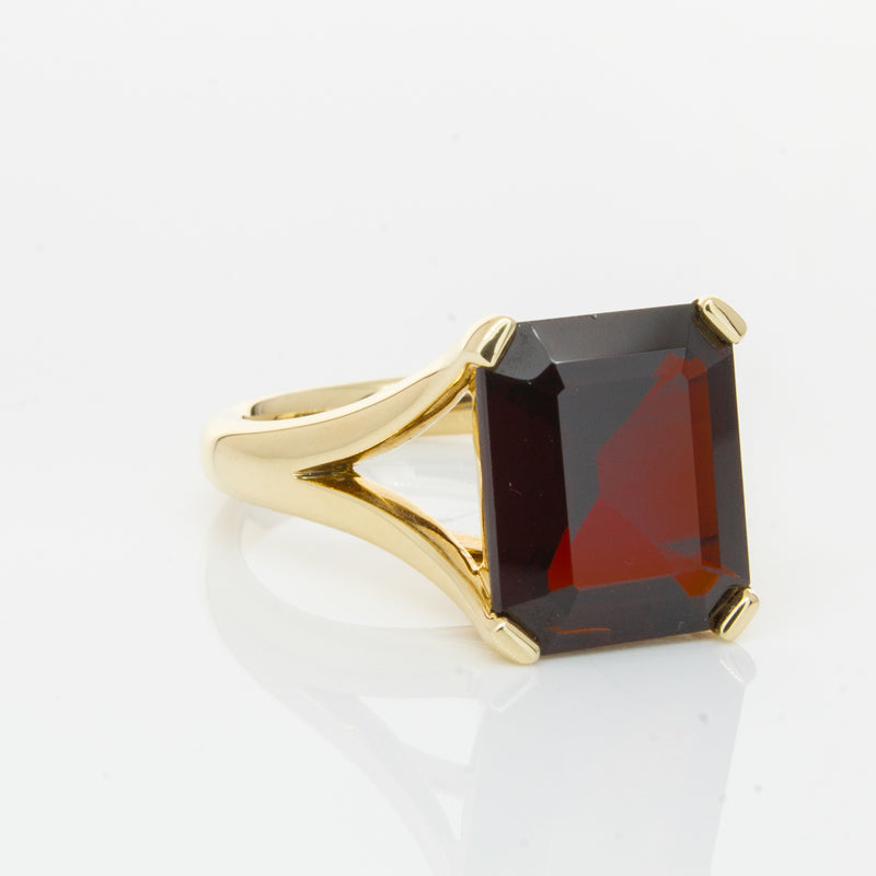 14ct Yellow Gold Garnet Verona Ring-Ring-Walker & Hall