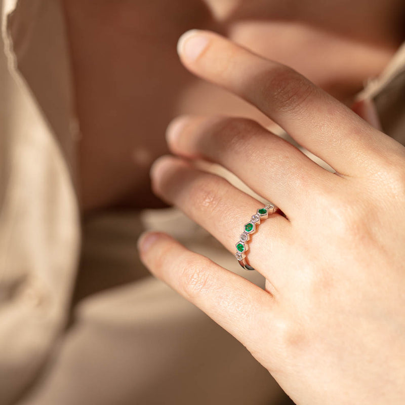 18ct White Gold Emerald & Diamond Deco Band-Ring-Walker & Hall