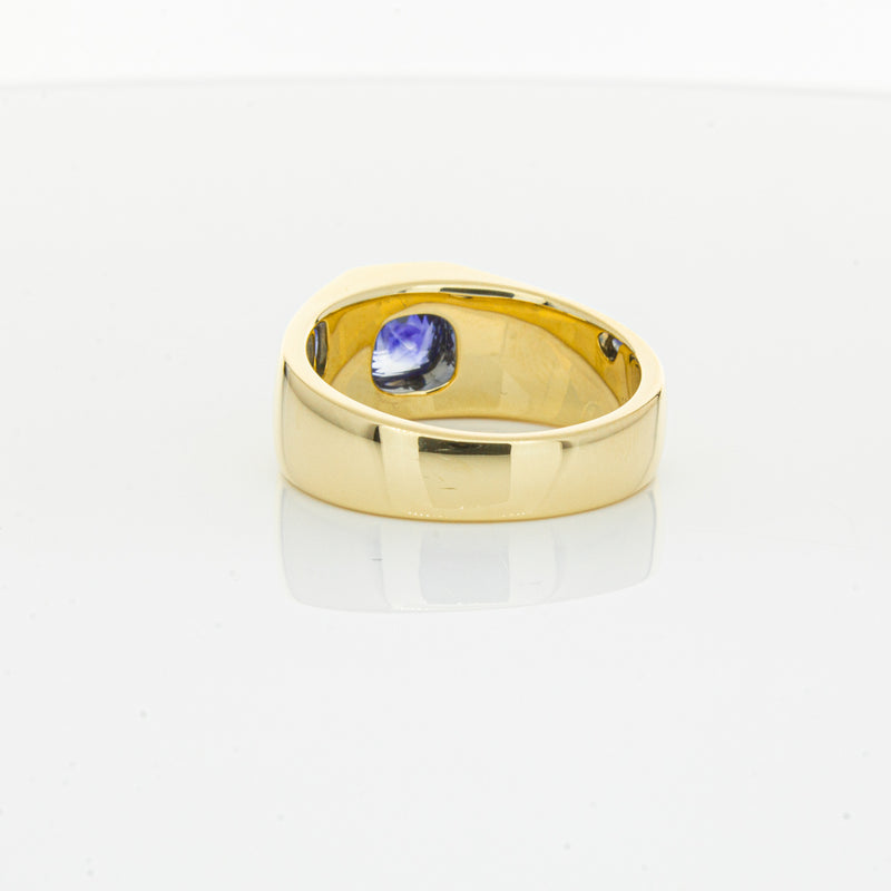 18ct Yellow Gold 1.32ct Sapphire Ring-Ring-Walker & Hall