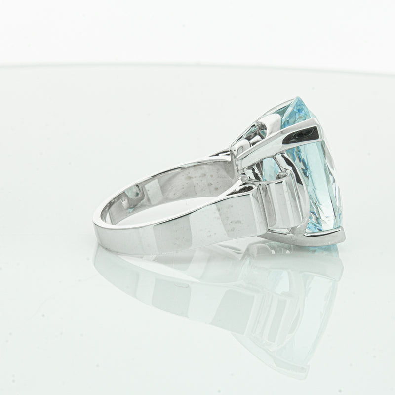 9ct White Gold Aquamarine Ring-Ring-Walker & Hall