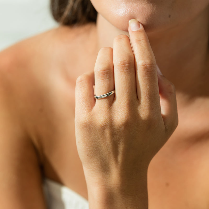 18ct White Gold 2.5mm Band-Ring-Walker & Hall