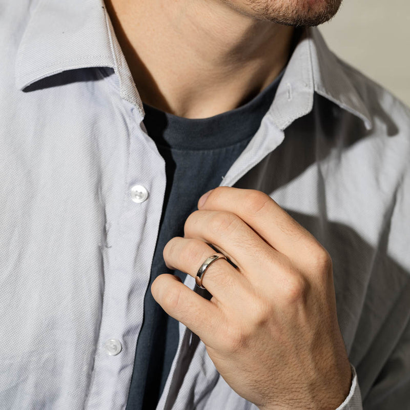 9ct White Gold 4mm Band-Ring-Walker & Hall