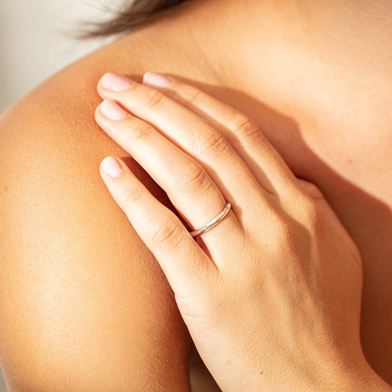 18ct White Gold Venetian Band-Ring-Walker & Hall