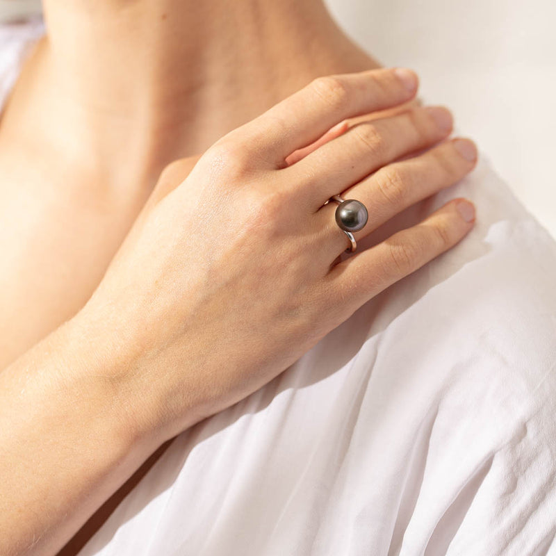 18ct White Gold Tahitian Black Pearl Ring-Ring-Walker & Hall