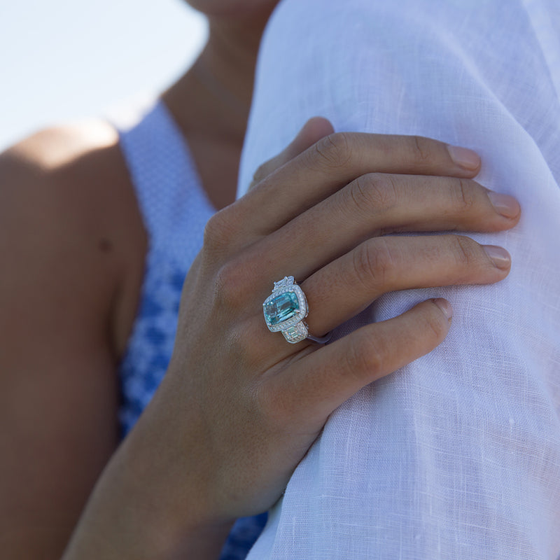 18ct White Gold Aquamarine & Diamond Ring-Ring-Walker & Hall